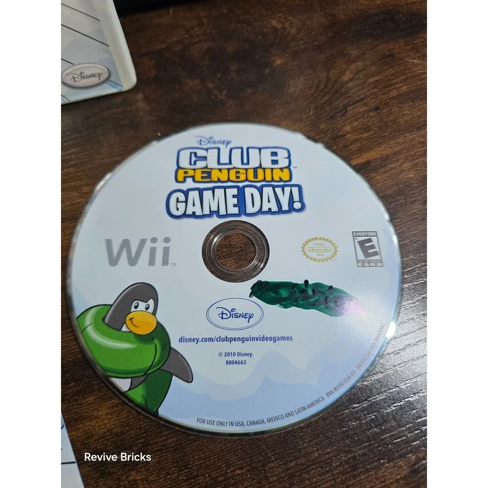 Club Penguin: Game Day (Nintendo Wii, 2010) CIB Complete Tested Working Great